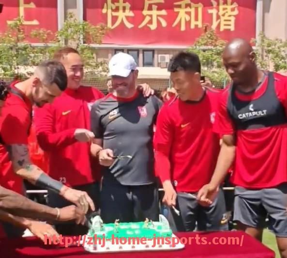 江南综合体育-CBA与足球联赛的结合探讨