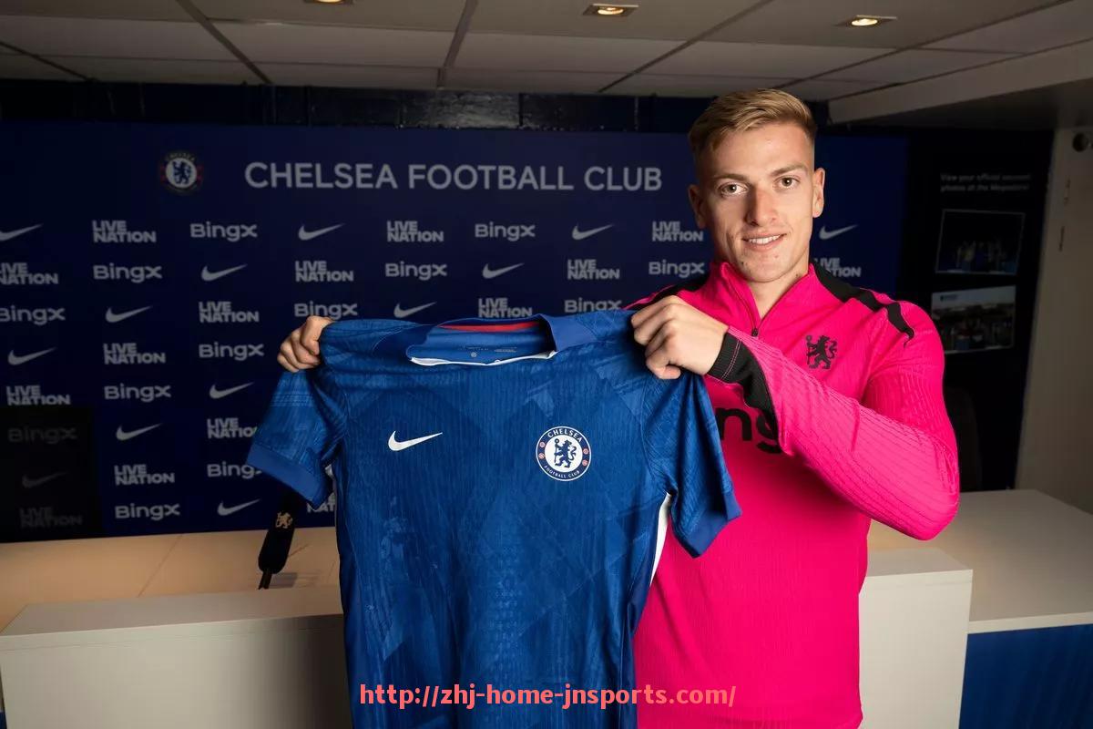 江南综合体育-英超转会市场中的重点球员动向分析